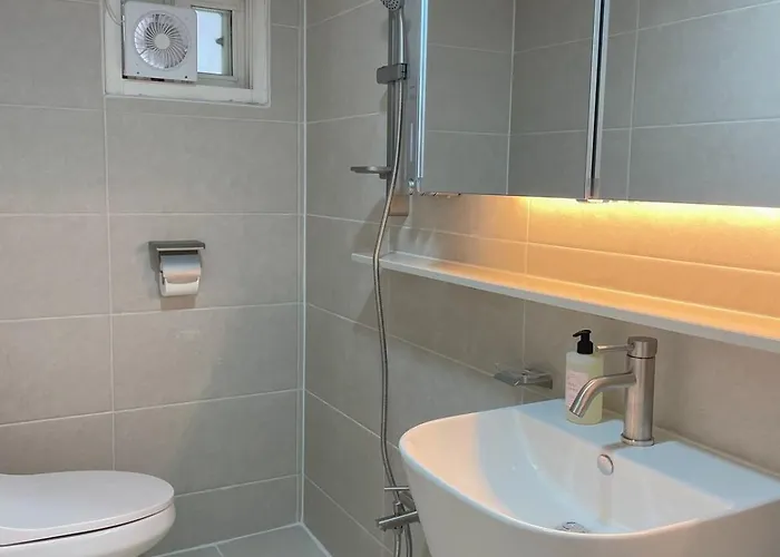 3 Mins From Konkuk Station, 10 Mins Walk From Seongsu Station *