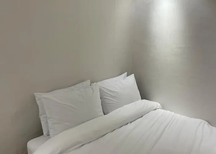 3 Mins From Konkuk Station, 10 Mins Walk From Seongsu Station *