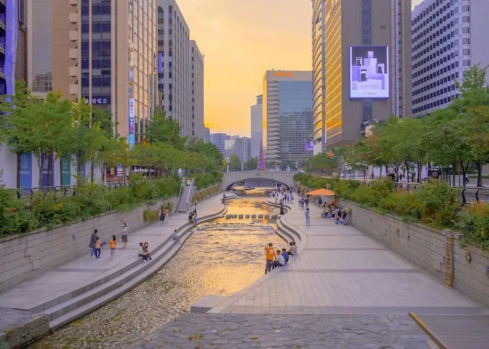 3 Mins From Konkuk Station, 10 Mins Walk From Seongsu Station *
